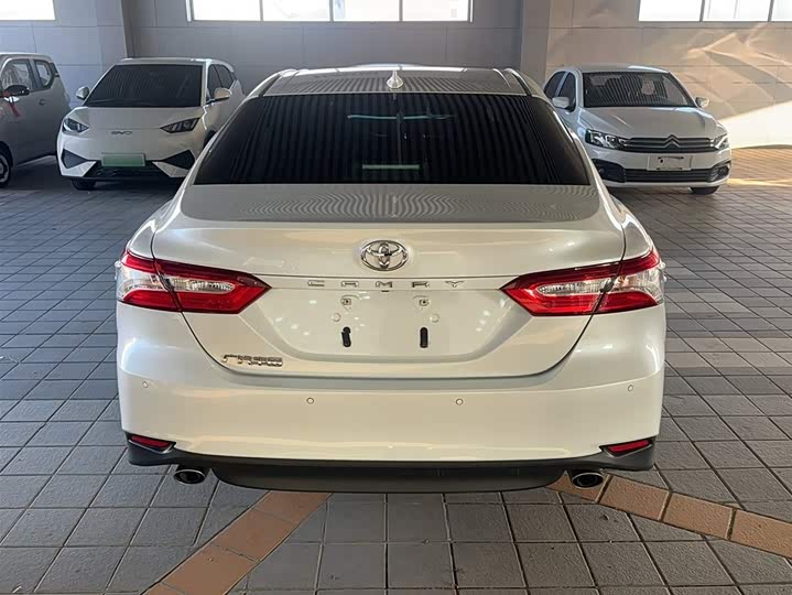 Фото 6 - Toyota Camry