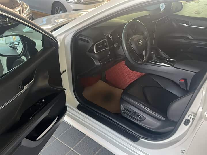 Фото 9 - Toyota Camry