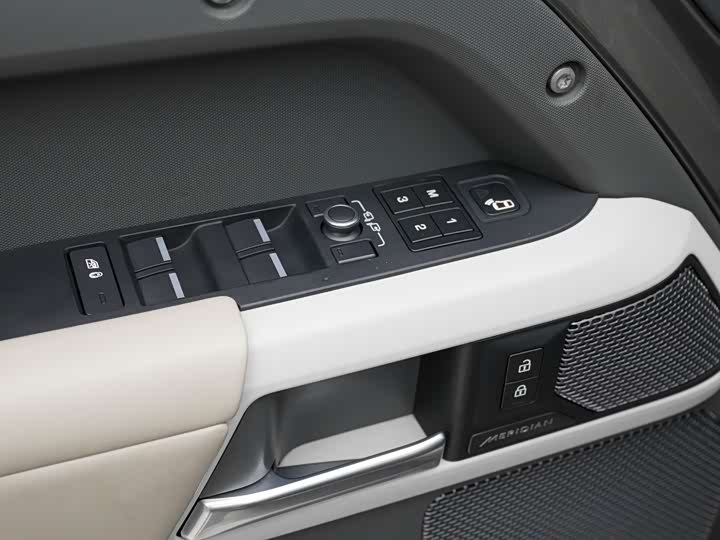 Фото 8 - Land Rover Defender