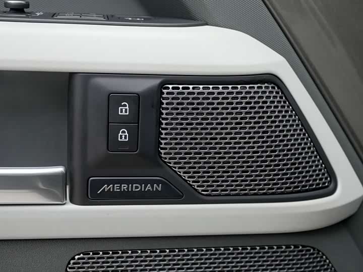 Фото 9 - Land Rover Defender