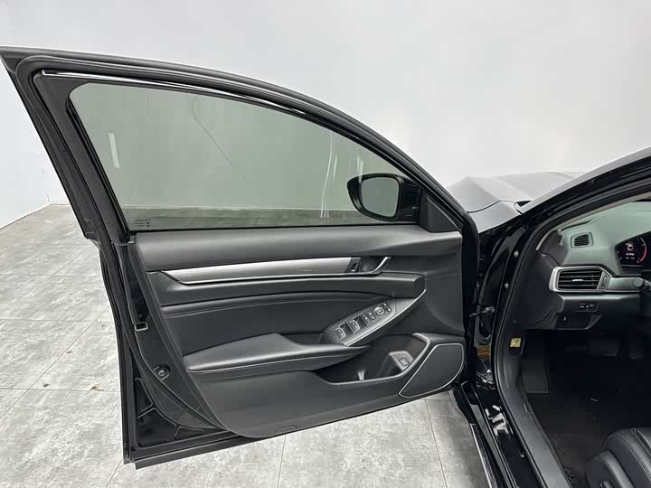 Фото 9 - Honda Accord