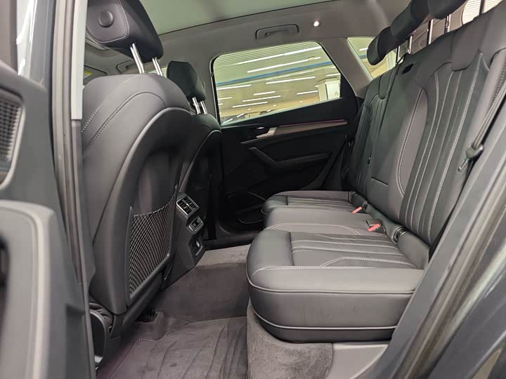 Фото 8 - Audi Q5L