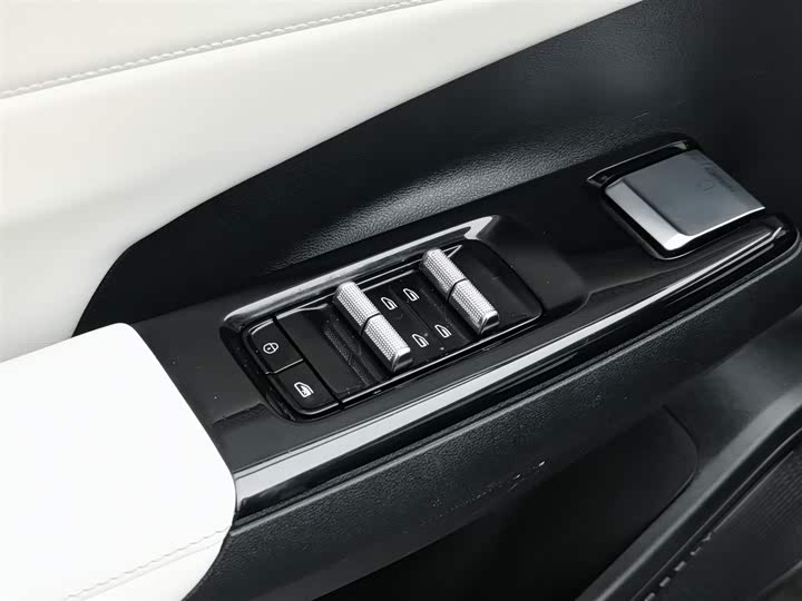 Фото 9 - Geely Galaxy L7