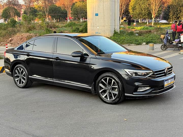 Фото 3 - Volkswagen Magotan