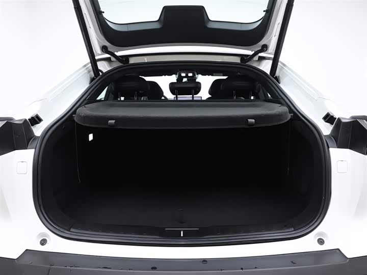 Фото 8 - Changan Deepal SL03