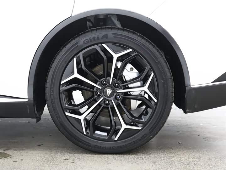 Фото 9 - Changan Deepal SL03