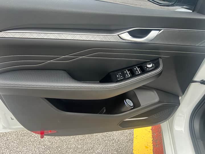 Фото 6 - Geely Preface