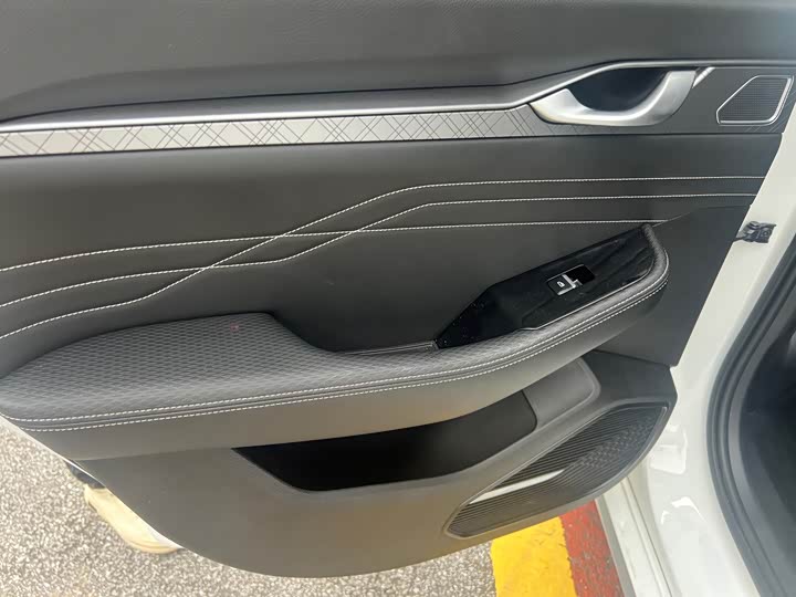 Фото 7 - Geely Preface