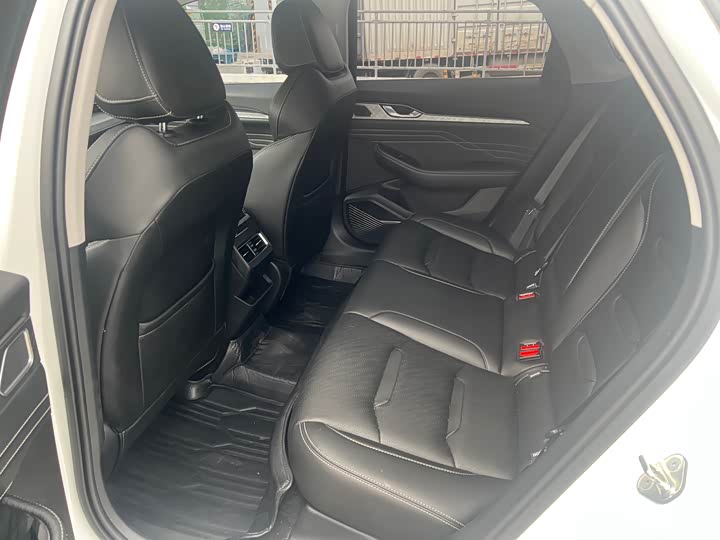 Фото 8 - Geely Preface