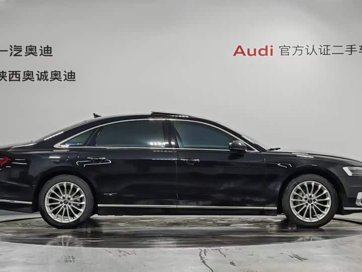 Фото 3 - Audi A8