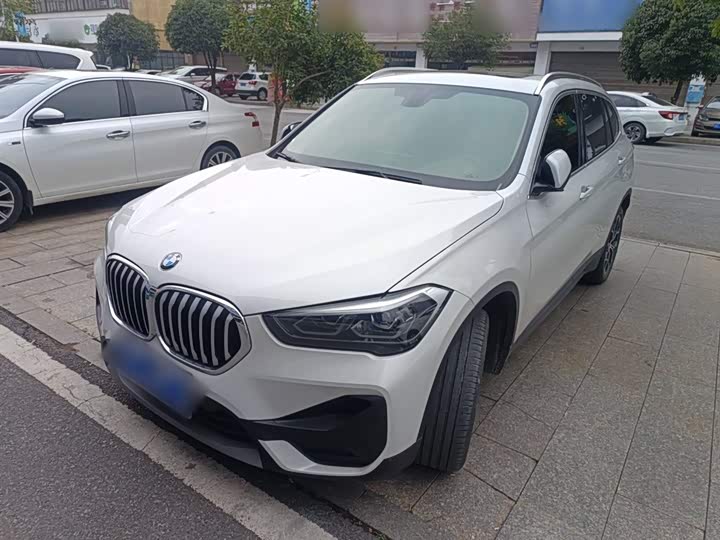 Фото 2 - BMW X1