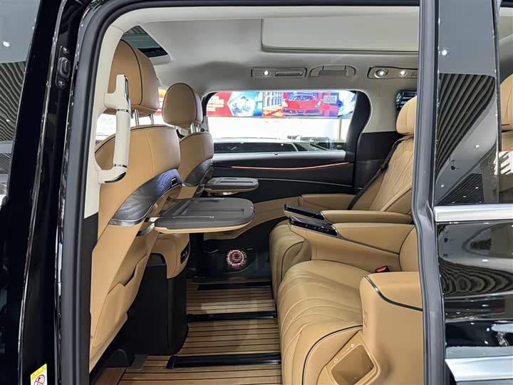 Фото 8 - Denza D9