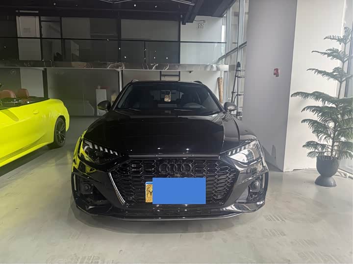 Фото 1 - Audi RS 4