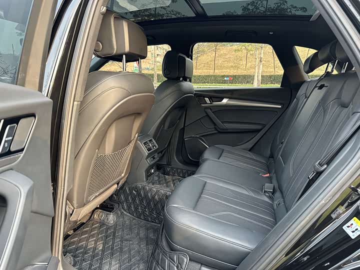 Фото 5 - Audi Q5L