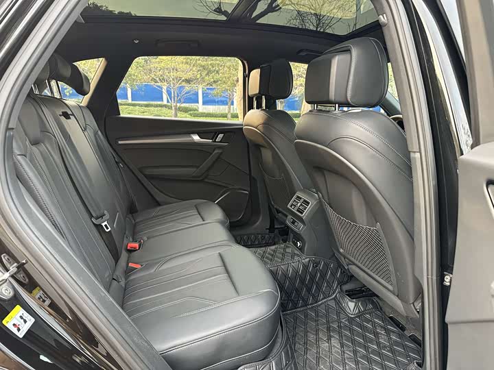 Фото 6 - Audi Q5L