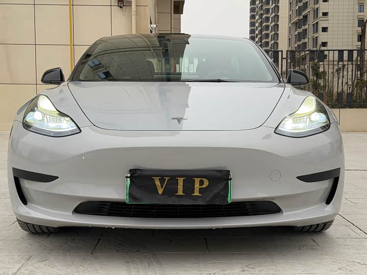 Фото 2 - Tesla Model 3