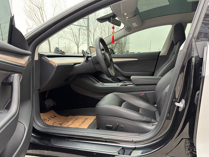 Фото 4 - Tesla Model 3