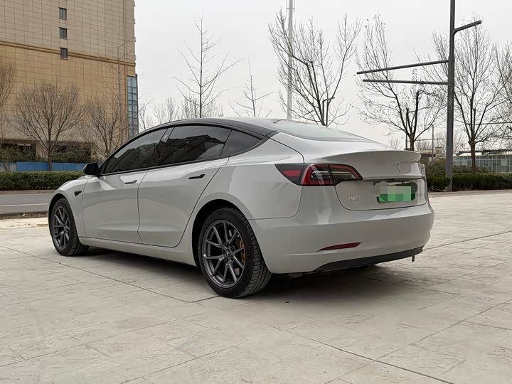 Фото 8 - Tesla Model 3