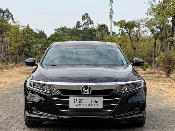 Фото 2 - Honda Accord