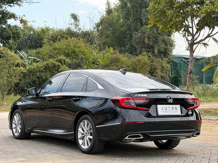 Фото 4 - Honda Accord