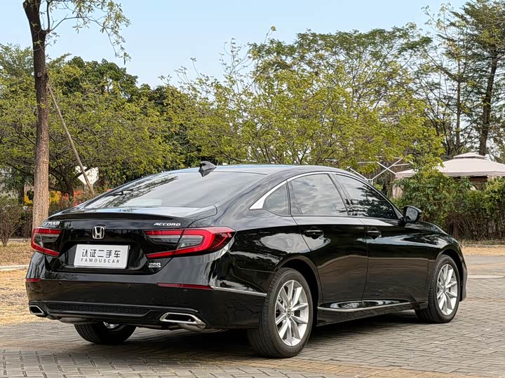 Фото 6 - Honda Accord