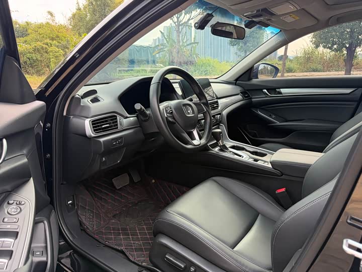 Фото 7 - Honda Accord