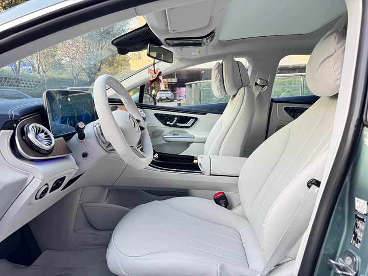 Фото 9 - Mercedes-Benz EQE