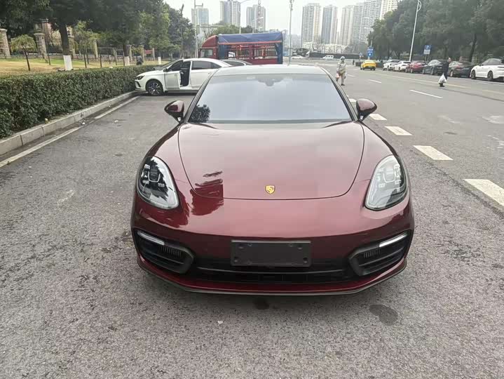 Фото 2 - Porsche Panamera