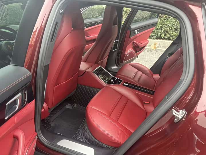 Фото 7 - Porsche Panamera