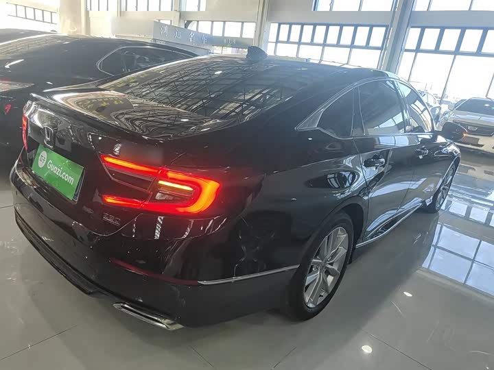 Фото 7 - Honda Accord