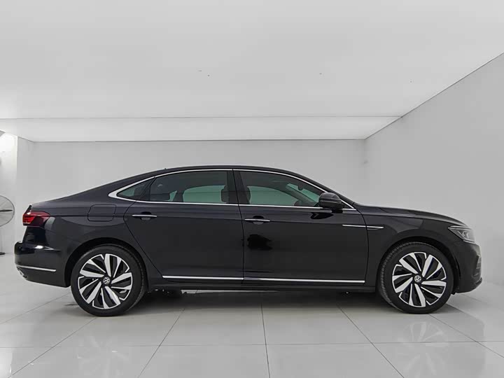 Фото 8 - Volkswagen Passat