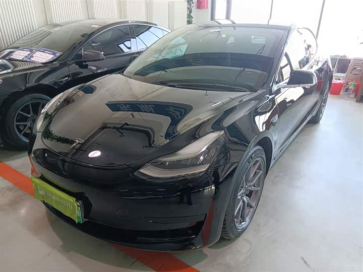 Фото 1 - Tesla Model 3