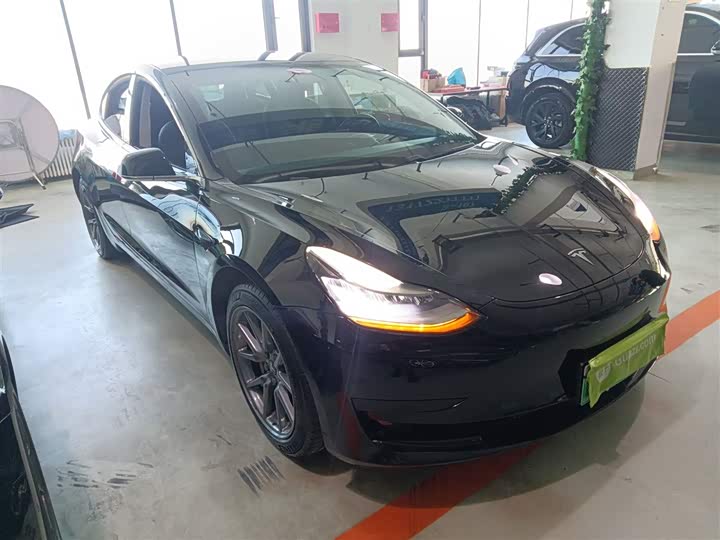 Фото 4 - Tesla Model 3