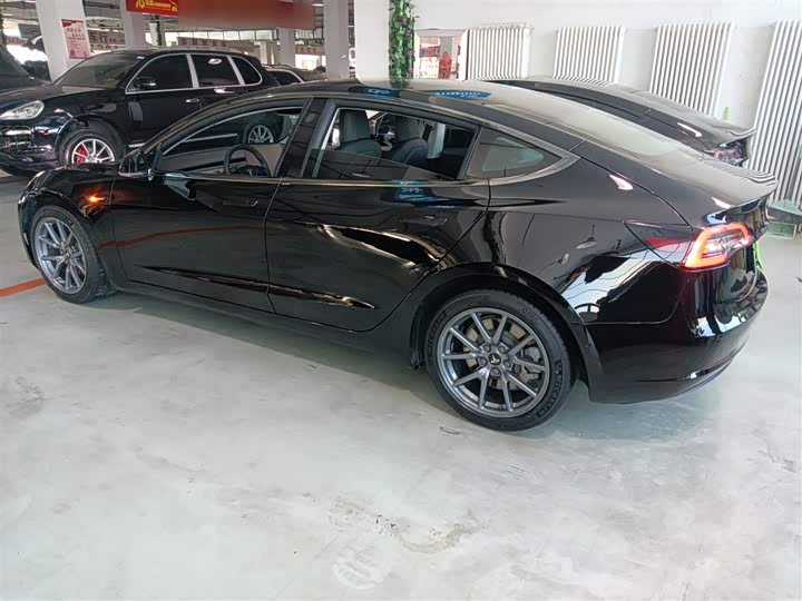 Фото 5 - Tesla Model 3