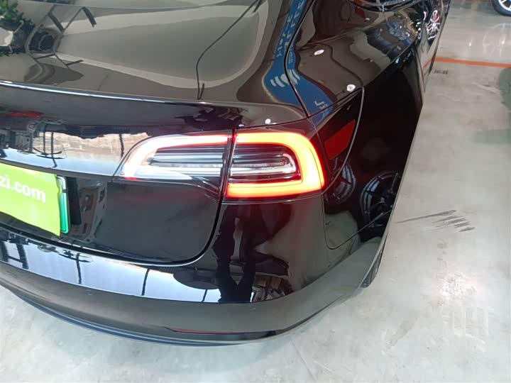 Фото 8 - Tesla Model 3