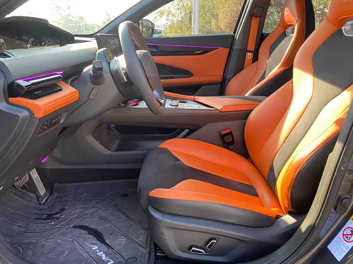 Фото 6 - Changan UNI-V