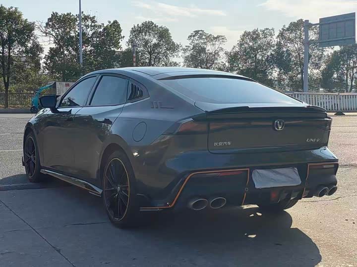 Фото 8 - Changan UNI-V