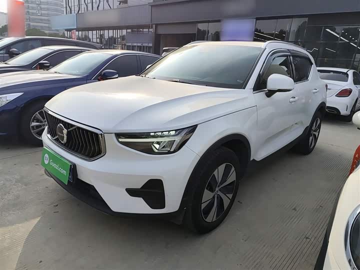 Фото 1 - Volvo XC40
