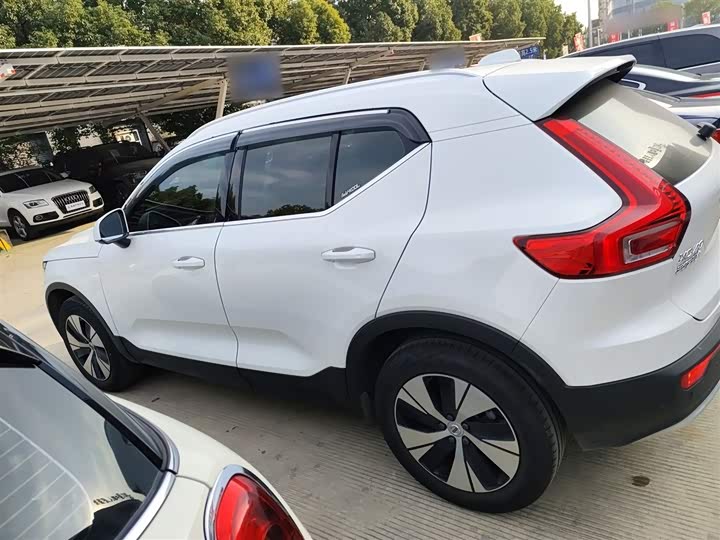 Фото 5 - Volvo XC40
