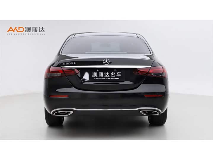 Фото 4 - Mercedes-Benz E-Class