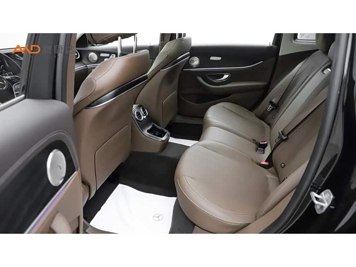 Фото 7 - Mercedes-Benz E-Class