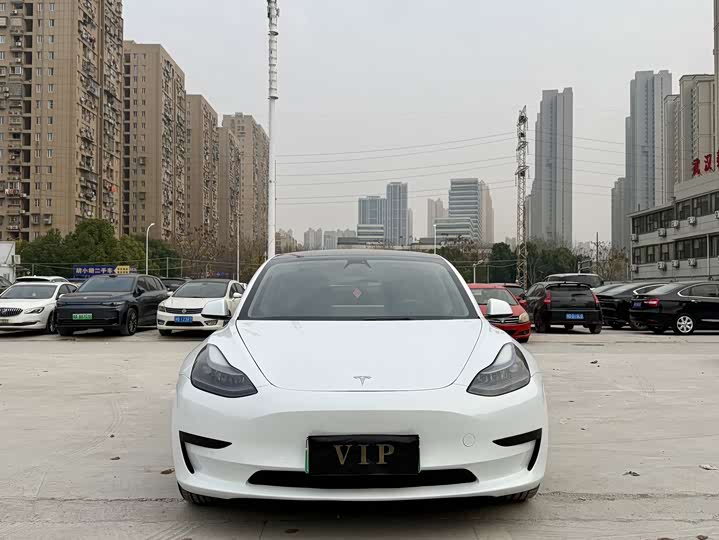 Фото 2 - Tesla Model 3