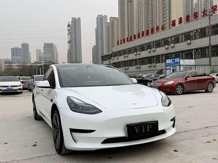 Фото 4 - Tesla Model 3