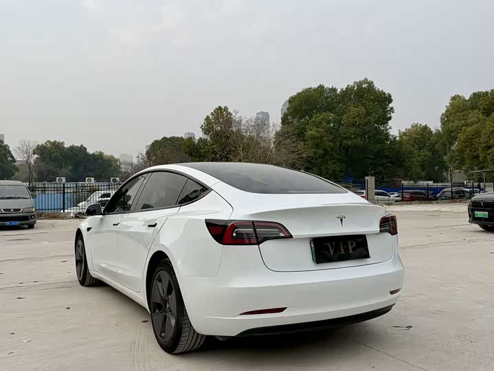 Фото 9 - Tesla Model 3