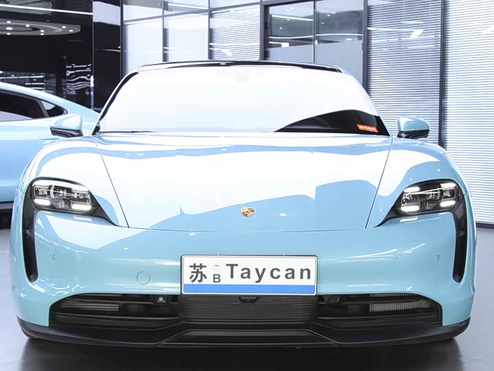 Фото 2 - Porsche Taycan