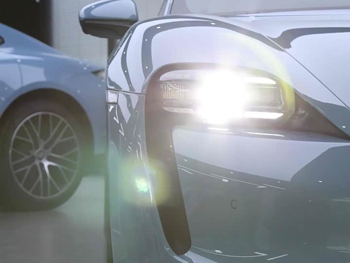 Фото 8 - Porsche Taycan