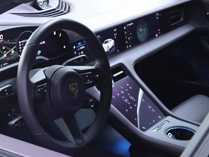 Фото 9 - Porsche Taycan