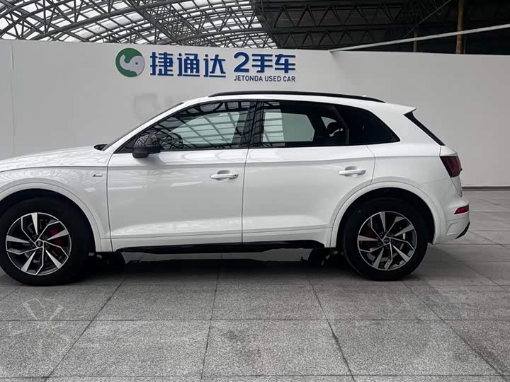 Фото 6 - Audi Q5L