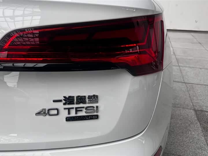 Фото 9 - Audi Q5L