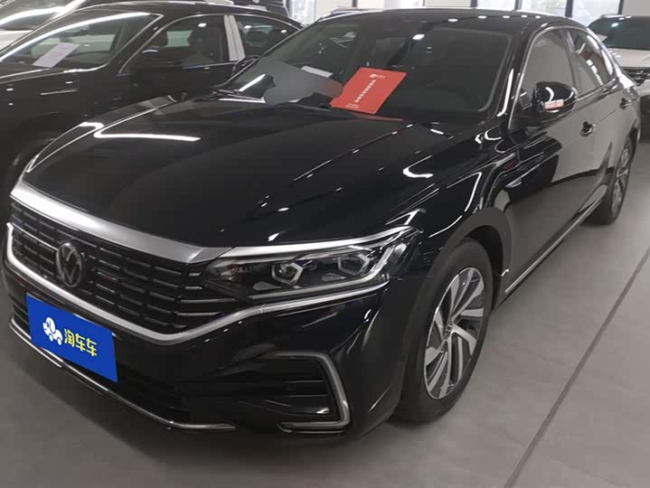 Фото 1 - Volkswagen Passat Hybrid